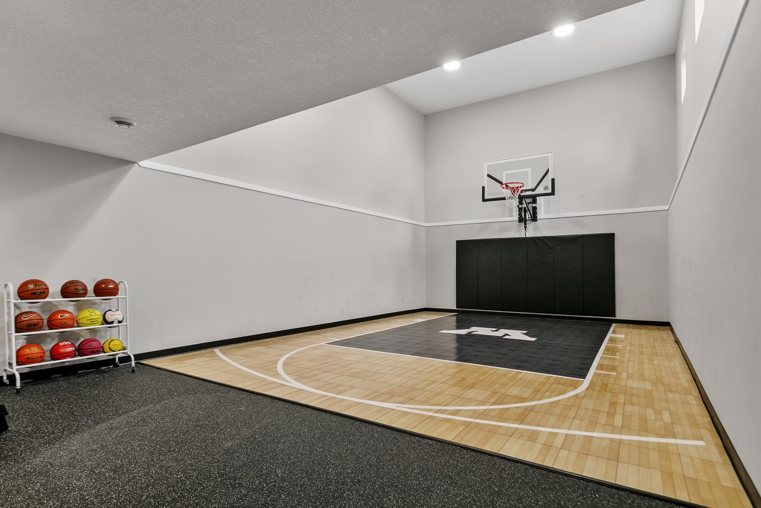 Sport Court - 14401 Ham Lake